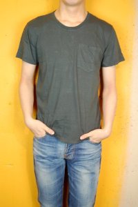 ヌーディージーンズ(Nudie Jeans)のシャツ(柄:無地、素材:オーガニックコットン、色:オリーブ、メンズ)【商品番号:B00FANESQE】