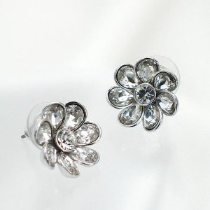 スワロフスキー（SWAROVSKI）のピアス（素材：スワロフスキー、レディース）【商品番号：B009ABG5LI】